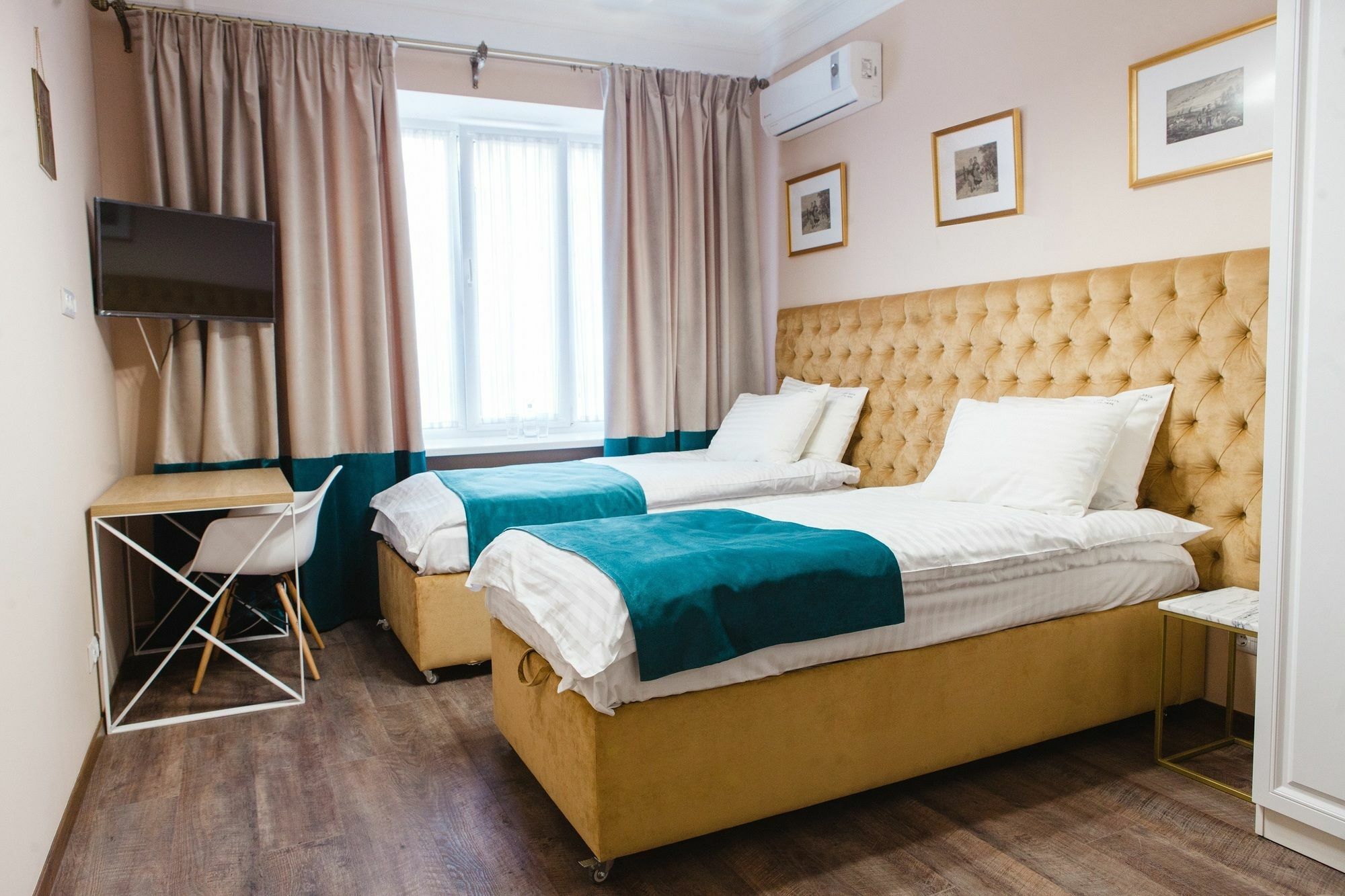 Live.Here.Hotel Kyiv Exterior photo